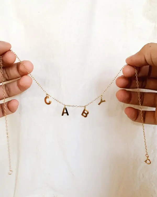 Carrie Necklace - collar goldfilled con letras