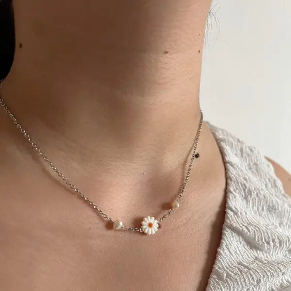 daisy necklace