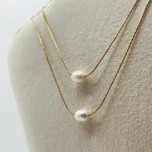 Double pearl necklace